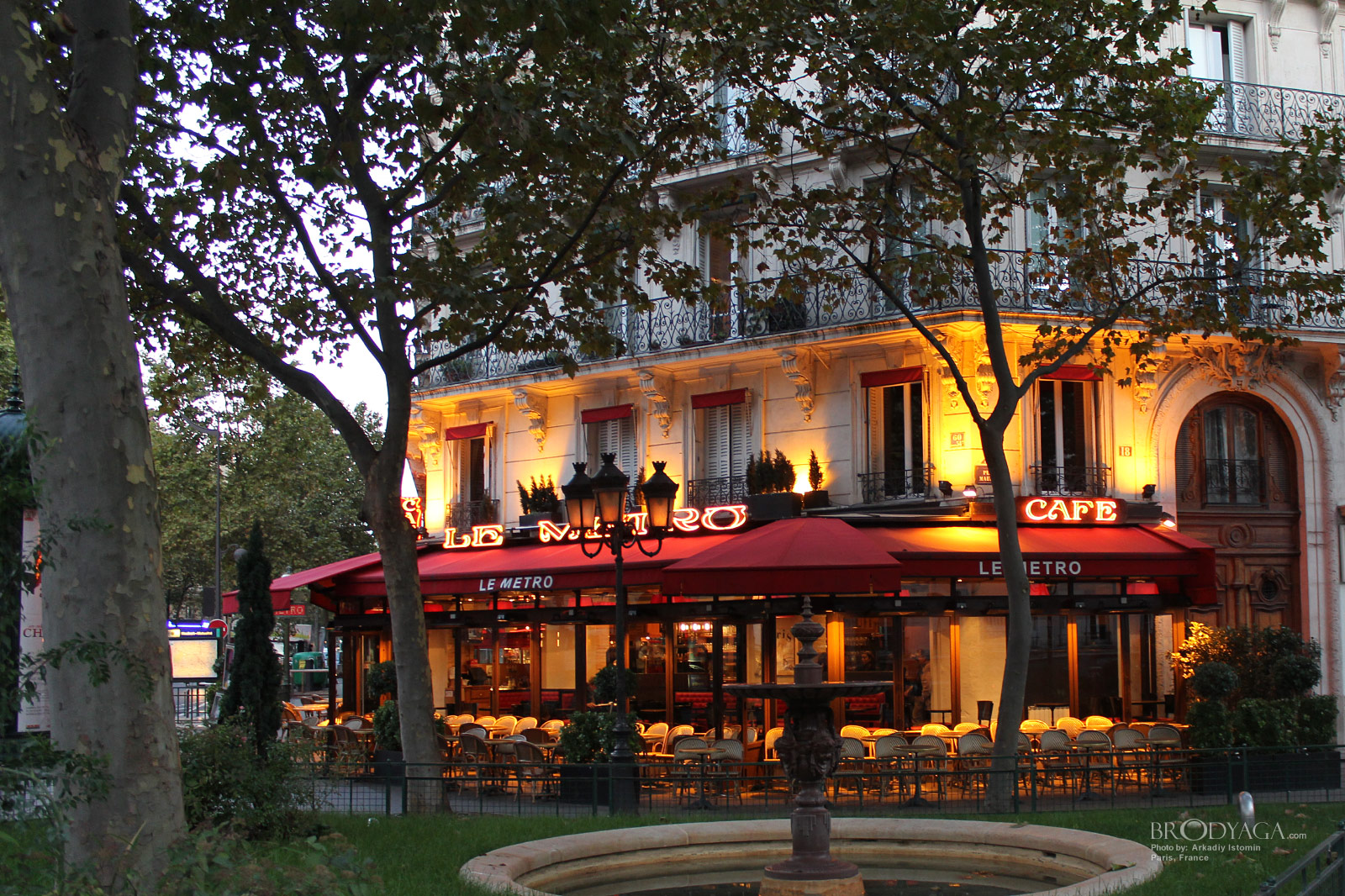 Le Metro, 60 Boulevard Saint-Germain, Paris